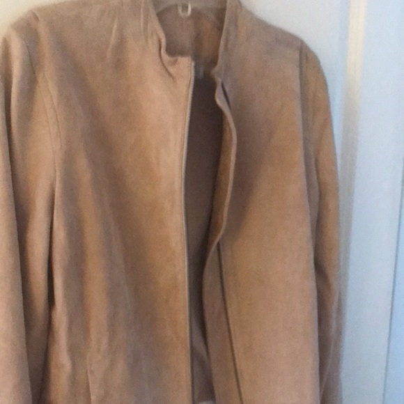 NWT. Women’s Vince Suede Moto Jkt! Size 4 Lamb Leather Suede! Perfect & Gorgeous - Picture 3 of 12